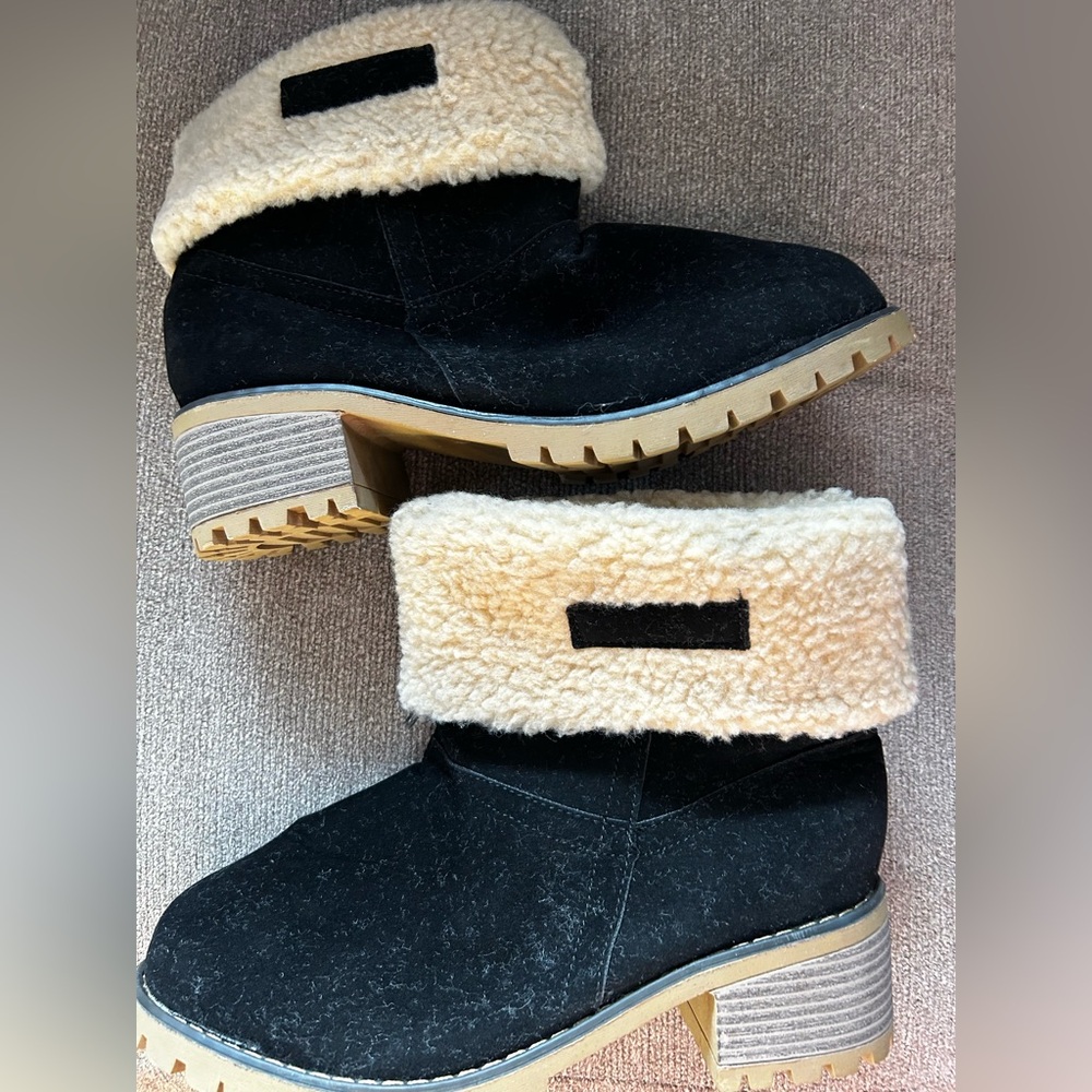 Ladies boots, size 9, new never worn, black with tan